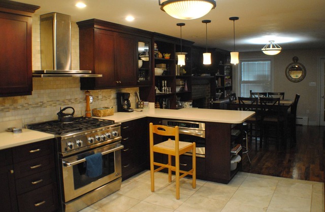 Beautiful, fully renovated, single family townhouse that accommodates up to 11.