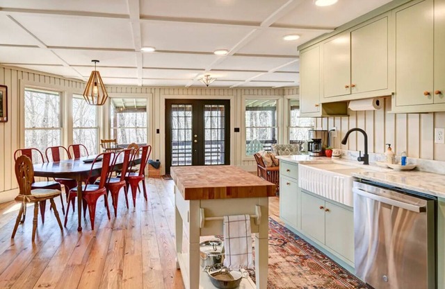 Beautiful Highlands Cabin: Large Game Room, Hot Tub