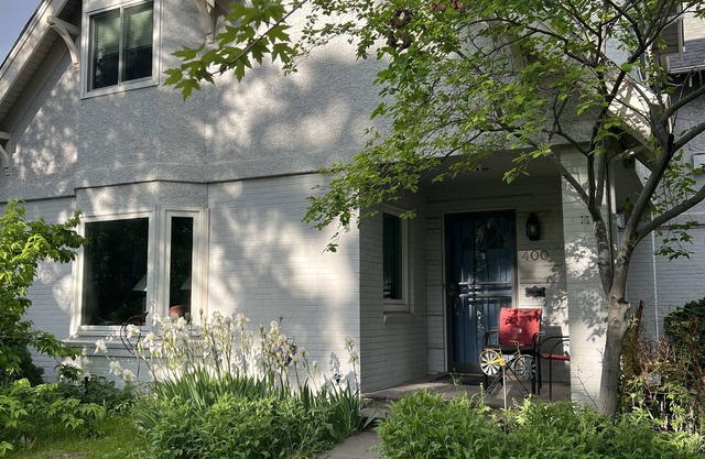 Beautiful Hilltop Home! Conveniently located near Cherry Creek. Family Friendly!