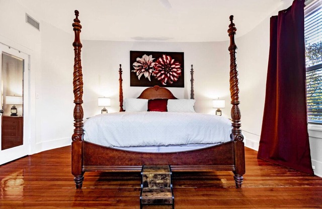 Beautiful Historic Downtown Apt - Walk Everywhere