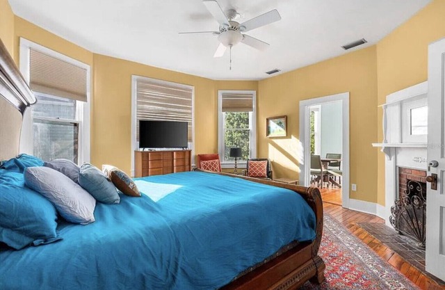 Beautiful, Historic 1 BR Apartment- Walk Downtown