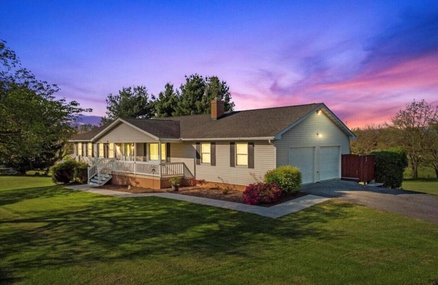 Beautiful historical town, 3 bedrooms, countryside