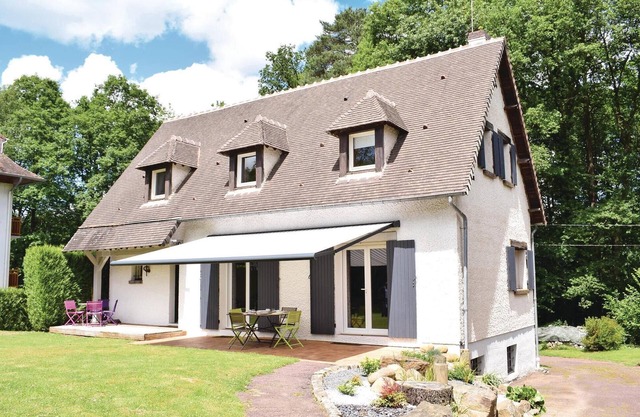 Beautiful home in Bagnoles de l'Orne
