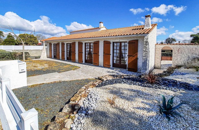 Beautiful home in Longeville-sur-Mer