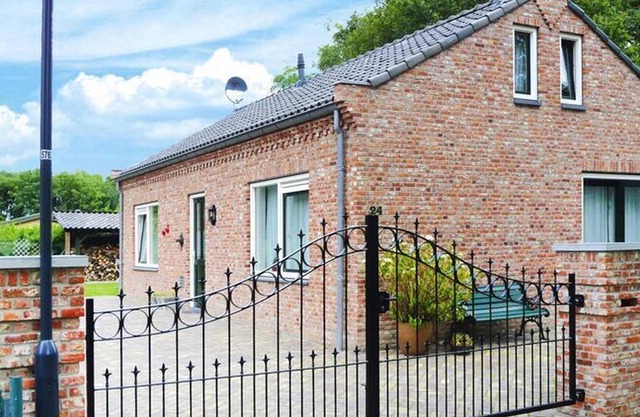 Beautiful holiday home on the coast of Baarland