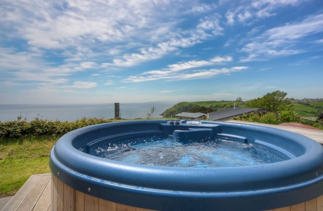 Beautiful holiday home with hot tub, just a walk away from Talland beach.