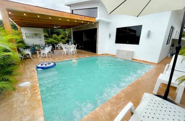 Beautiful Home and Pool near beach , BBQ Juan Dolio metro country Club