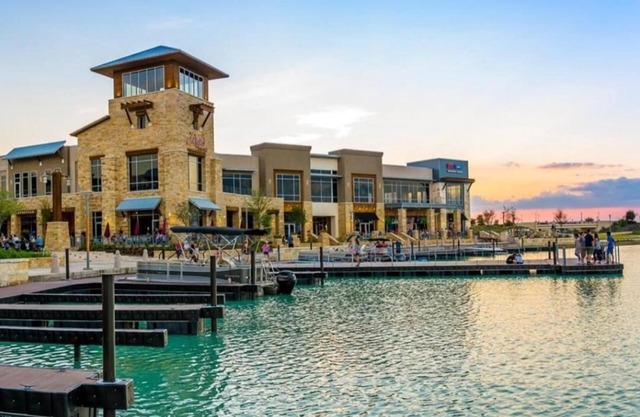 Beautiful Home Charming 1-bedroom house in Towne lake, Cypress with AC and WiFi