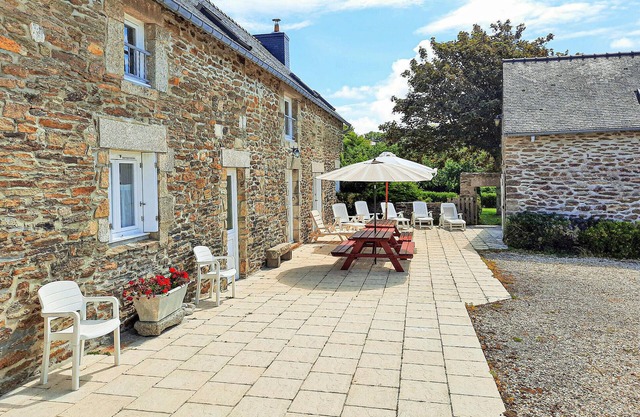 Beautiful home in Clohars Carnoet