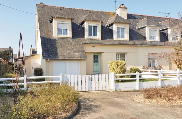 Beautiful home in Cancale with 4 Bedrooms and WiFi
