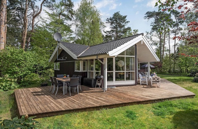 Beautiful home in Græsted with WiFi