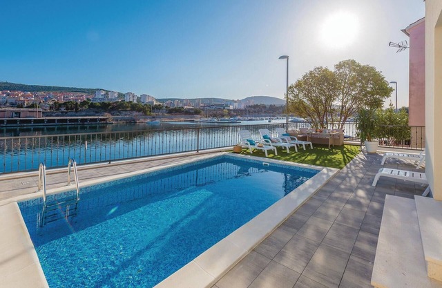 Beautiful home in Sibenik with kitchen