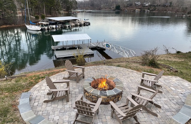 Beautiful Home on Lake Keowee- Deep Water Dock- 4bd/4ba -Close to Clemson
