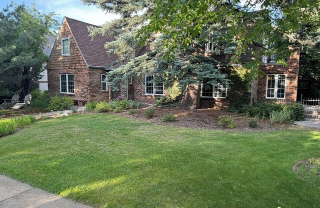 Beautiful home walkable to CU, restaurants/coffee shops, hiking trails