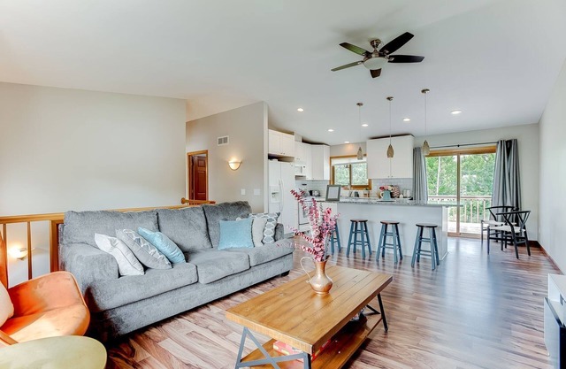 Beautiful House in Eden Prairie - Entire House