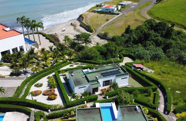 Beautiful house with ocean view in Jama Campay