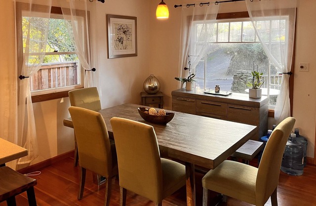 Beautiful in-town home in Sebastopol - the heart of West Sonoma wine country