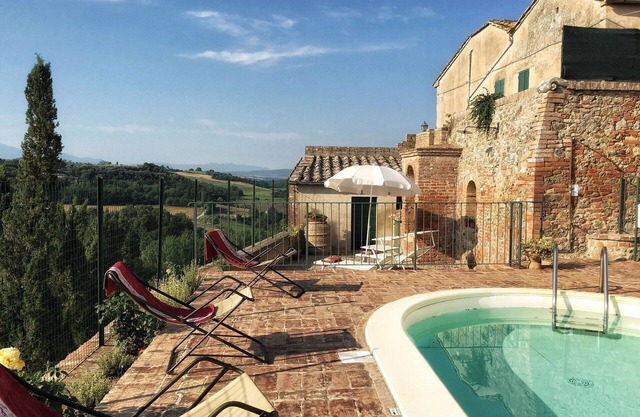 Beautiful private villa with A/C, private pool, WIFI, TV, patio, panoramic view, close to Montalcino