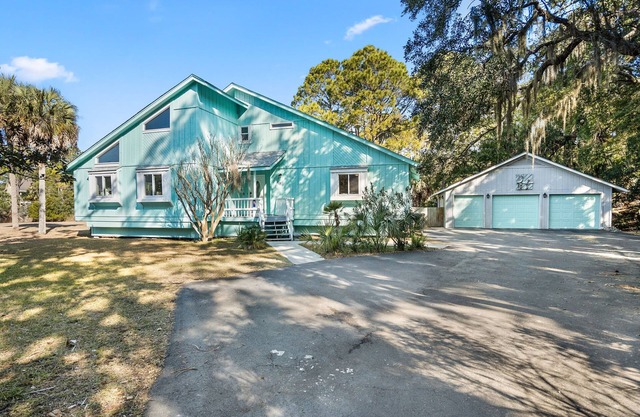 Beautiful Lake-Front Home on Fripp Island! Resort Access Included! Golf Cart Included!