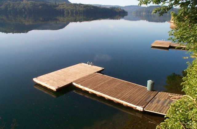 Beautiful Lake Front Home on Acre with Hot Tub & Private Dock