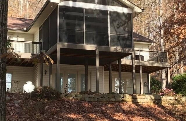BEAUTIFUL LAKE FRONT- DOCK, SCREENED PORCH, CLEMSON, HIKING, KAYAKS, 5 BEDROOM