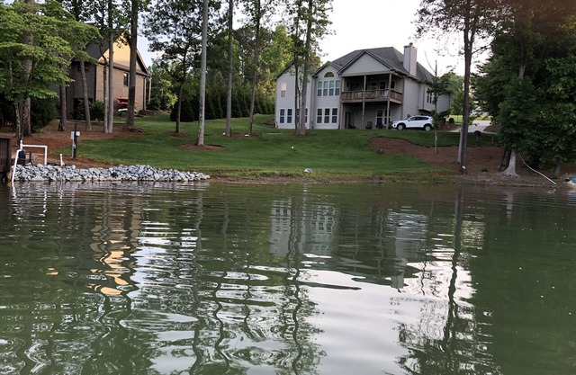 Beautiful Lake Front Home-2 Full Kitchens