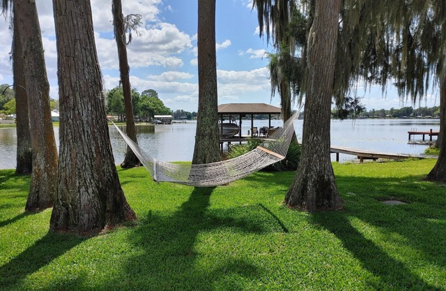 Beautiful lake front home. Great bass fishing. Close to Moffitt Cancer Center