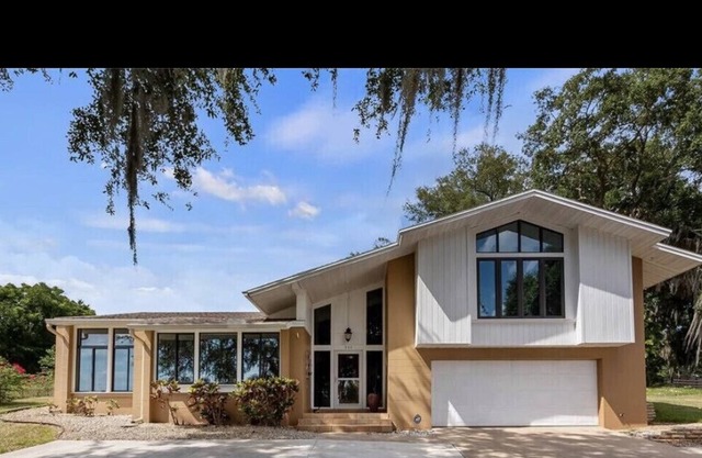 Beautiful lake home near Orlando