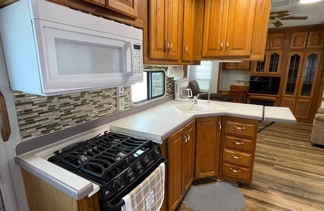 Beautiful Lake Josephine home for 49 night !