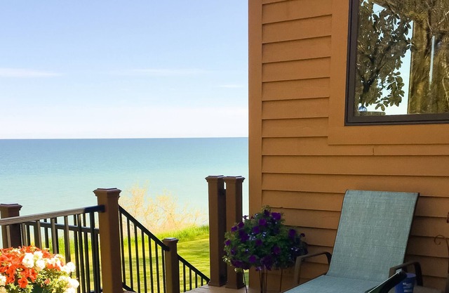Beautiful Lake Michigan Home W/ Private Beach