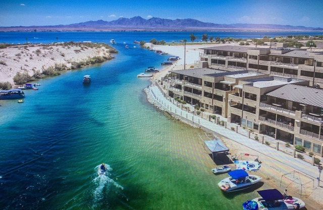 Beautiful lake front condo