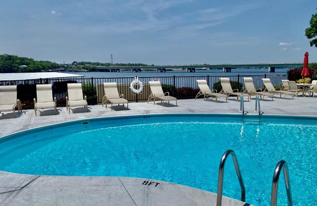 Beautiful Lakefront 3br Private Condo