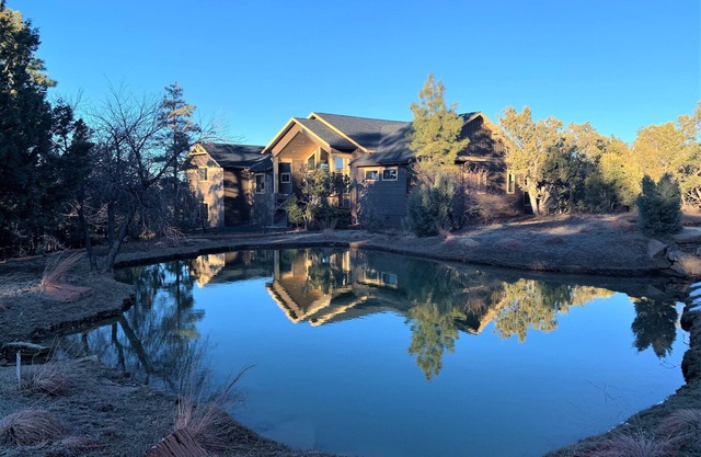 BEAUTIFUL, LARGE MOUNTAIN HOME IN TORREON, HOT TUB IN DECK, CHECK IN/OUT 1PM!