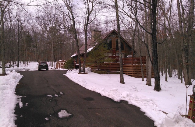 Beautiful log cabin home 9-13