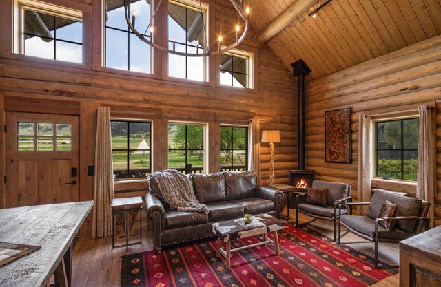 Beautiful Log Cabin in Paradise Valley, Montana
