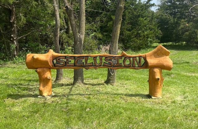 Beautiful Log Cabin on 34 Acres at Mark Twain Lake!