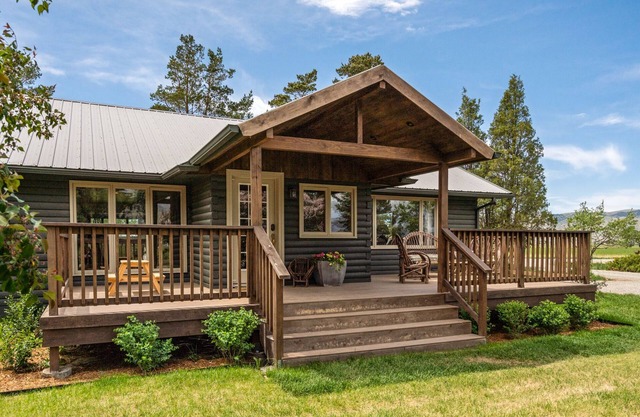 Beautiful Log Farmhouse in Paradise Valley, Montana