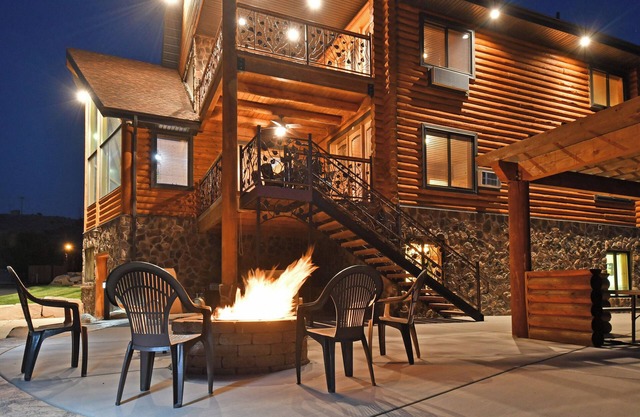 BEAUTIFUL LOG HOME - CLOSE TO PARK CITY