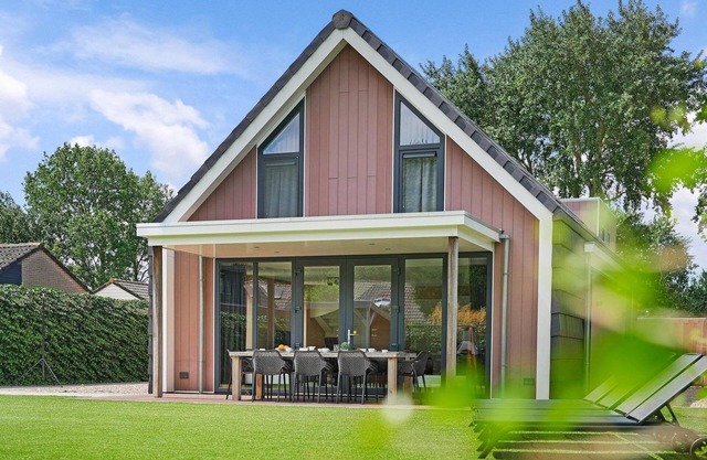 Beautiful luxury design holiday homes 2 minutes from the beach with large garden, Jacuzzi, porch and trampoline.