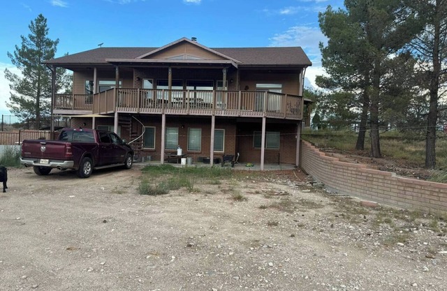 Beautiful, luxury house on gated 10 acres. Quiet and serence.