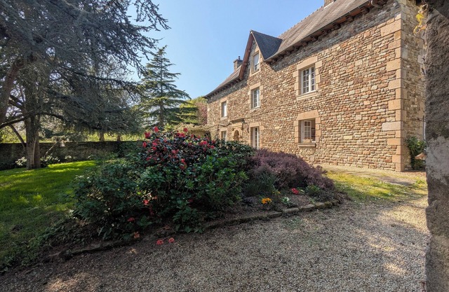 Beautiful manor house close to beaches and tourist towns