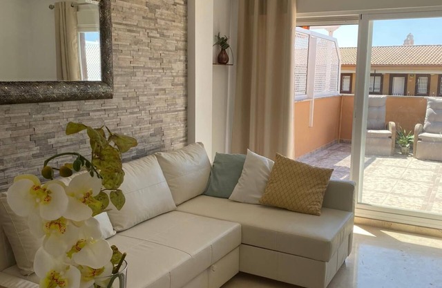 Beautiful modern apartment 1 min from beach