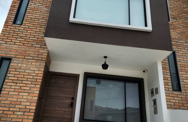 Beautiful Modern Home away from Home