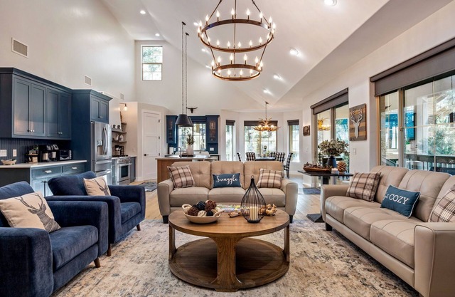 Beautiful Modern-Rustic Luxury Cabin w/Hot Tub in PINETOP LAKES Country Club!