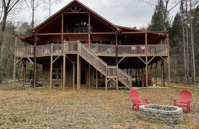 Beautiful New Cabin on the Broad River, 3 miles from Lake Lure, NC