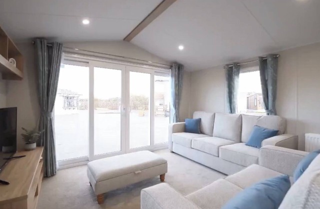 Beautiful new caravan with decking - 500 yards to beach