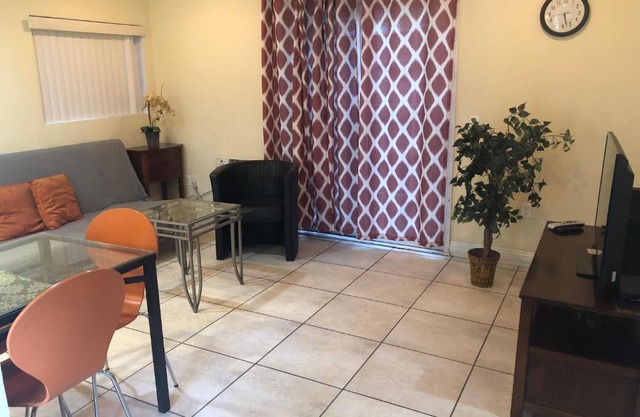 Beautiful New Home in Burbank 1bd