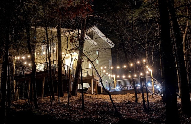 Beautiful, NEW Home with Resort Passes, Hot Tub, Games and EV Charger