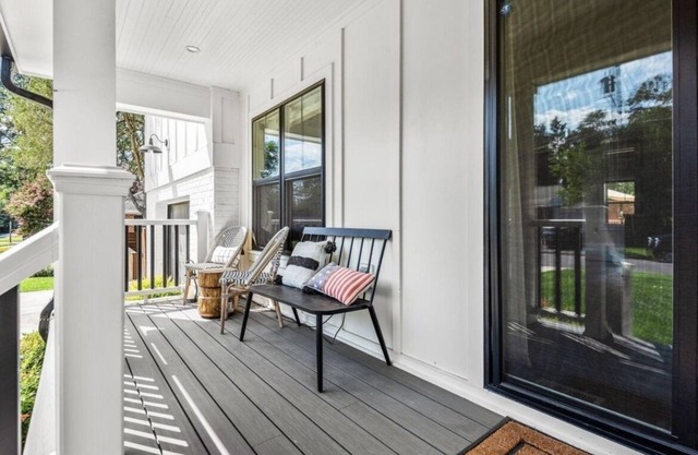 Beautiful New Modern Farmhouse walkable to grocery, restaurants, trails, Potomac