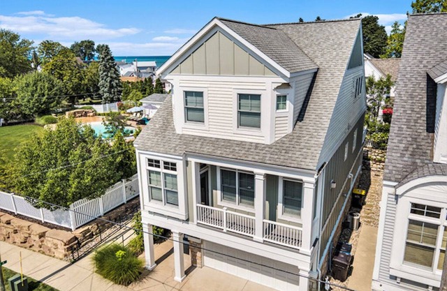 Beautiful North Beach Home! Private pool! Outdoor recreation area! 12 guests!